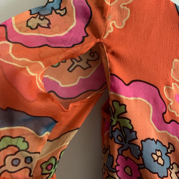 Diane Von Furstenberg DVF V-neck Silk Blouse SZ 0 - Picture 6 of 6